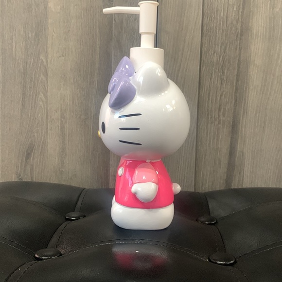 New Hello Kitty In Pink Outfit & Purple Bow Lotion Soap Dispenser Pump By Sanrio - Picture 7 of 9